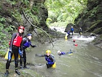 関東群馬軽井沢でキャニオニング・シャワークライミング体験ツアー　滝滑りを楽しもう！