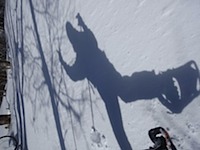 群馬玉原ブナの森を散策、周遊。雪に映る影で遊ぶ。