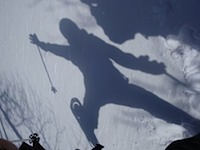 あかぎスノーシュー、冬の雪原で影絵遊び
