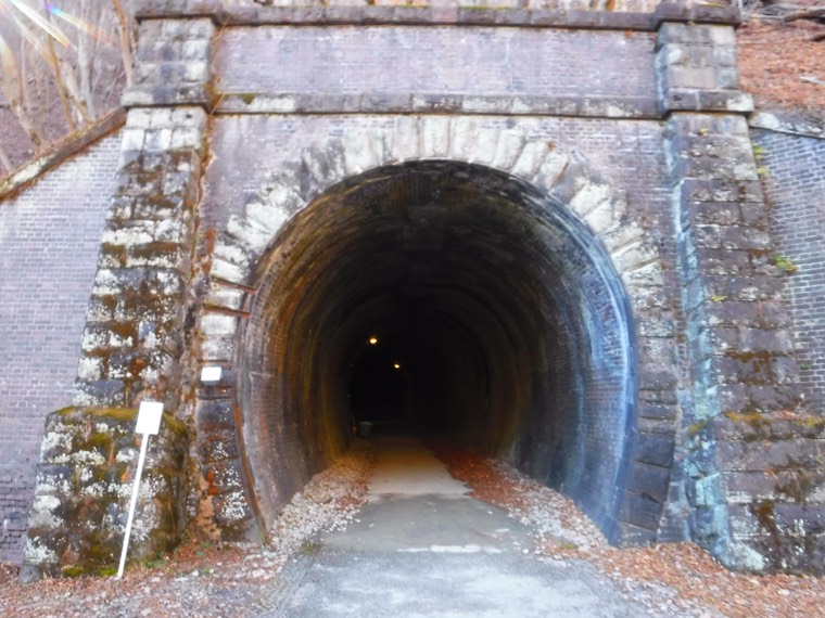 軽井沢,横川:碓氷峠アプトの道ウォーク〜レンガ造りトンネル