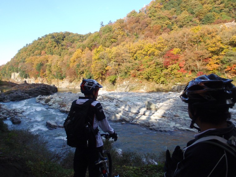 関東､秩父長瀞で絶景紅葉マウンテンバイクMTB散策ツーリング